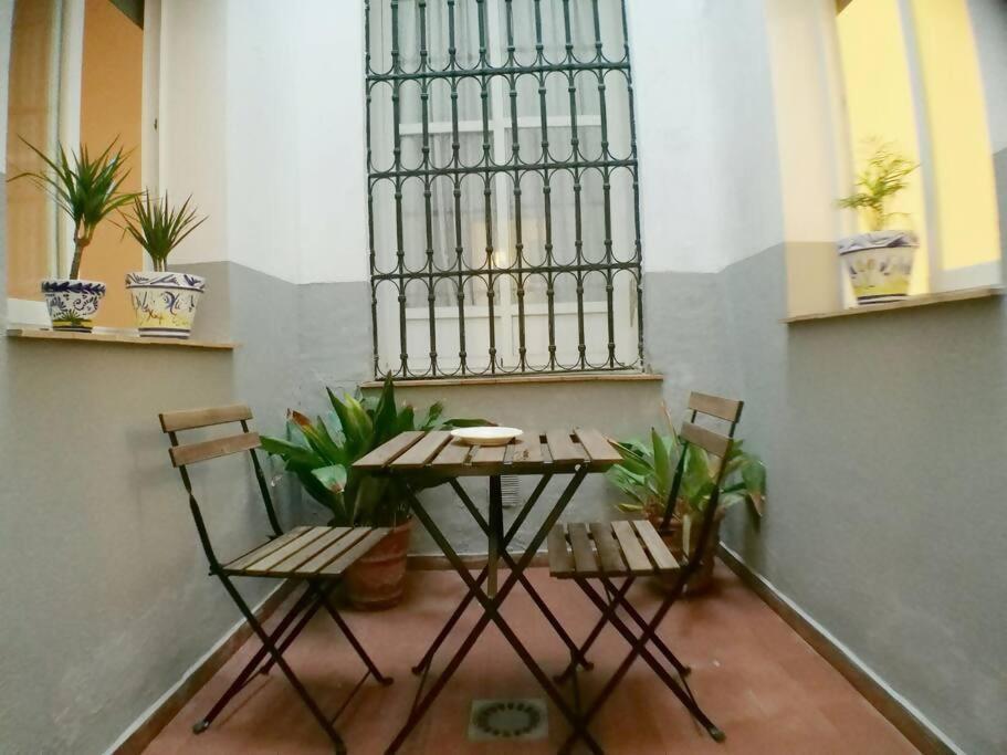 C Palacio Parking Segun Disponibilidad Seville Luaran gambar